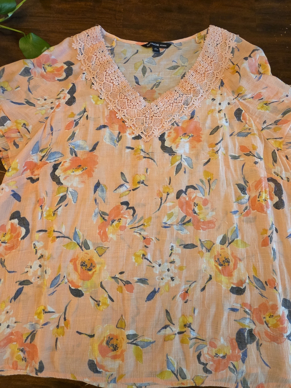 Zac & Rachel Woman Plus Size 1X Floral Lace Trim V-Neck Blouse Orange Peach